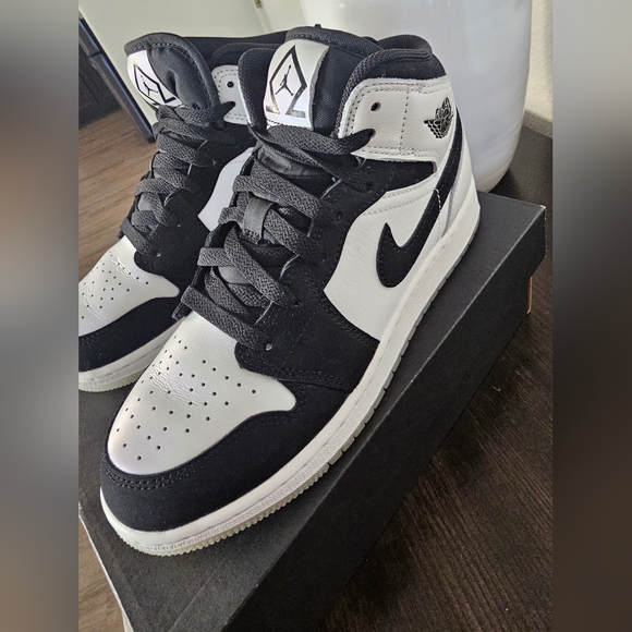 Air Jordan 1 Mid 4.5 Y - Picture 3 of 9